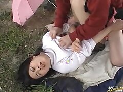¡Sexy chica japonesa golpeó por sorpresa!