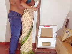 Sri Lankaans amateurpaar dat seks heeft op kantoor.