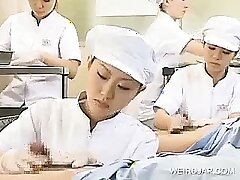 Japanische Krankenschwester arbeitet haariger Penis
