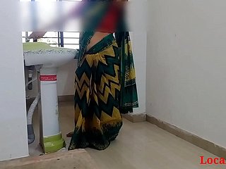 Merried Indian Bhabi Have sex (วิดีโออย่างเป็นทางการโดย localsex31)