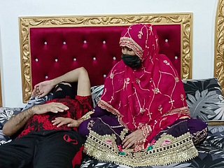 Hambriento de deject novia de Indian Desi Maduro quiere que su esposo sea duro, pero su esposo quería dormir
